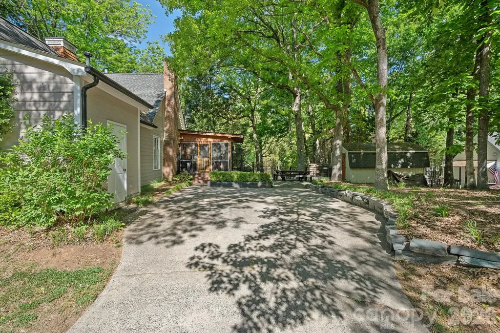 817 Bent Wood Court Matthews NC 28105