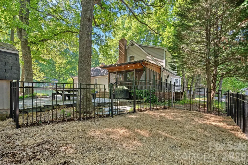 817 Bent Wood Court Matthews NC 28105