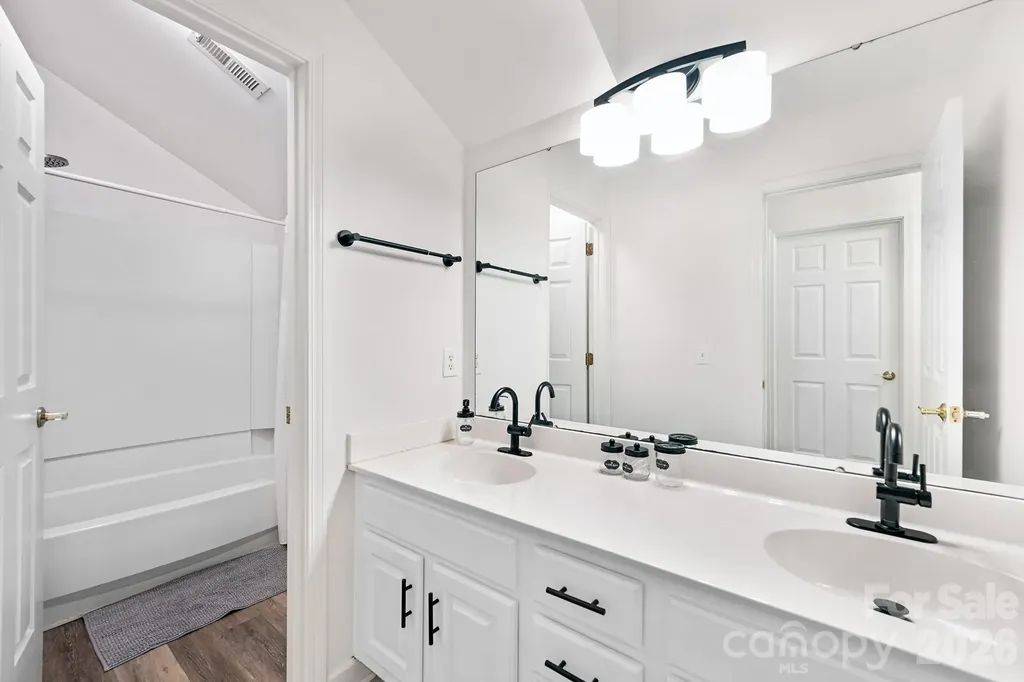 8908 Leinster Drive Charlotte NC 28277