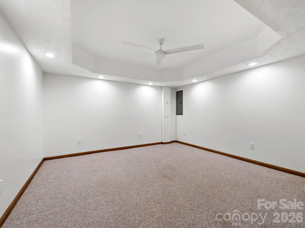 21 Dogwood Grove Asheville NC 28805