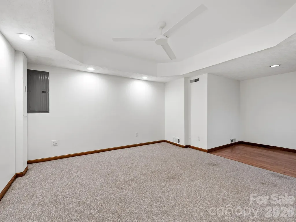 21 Dogwood Grove Asheville NC 28805