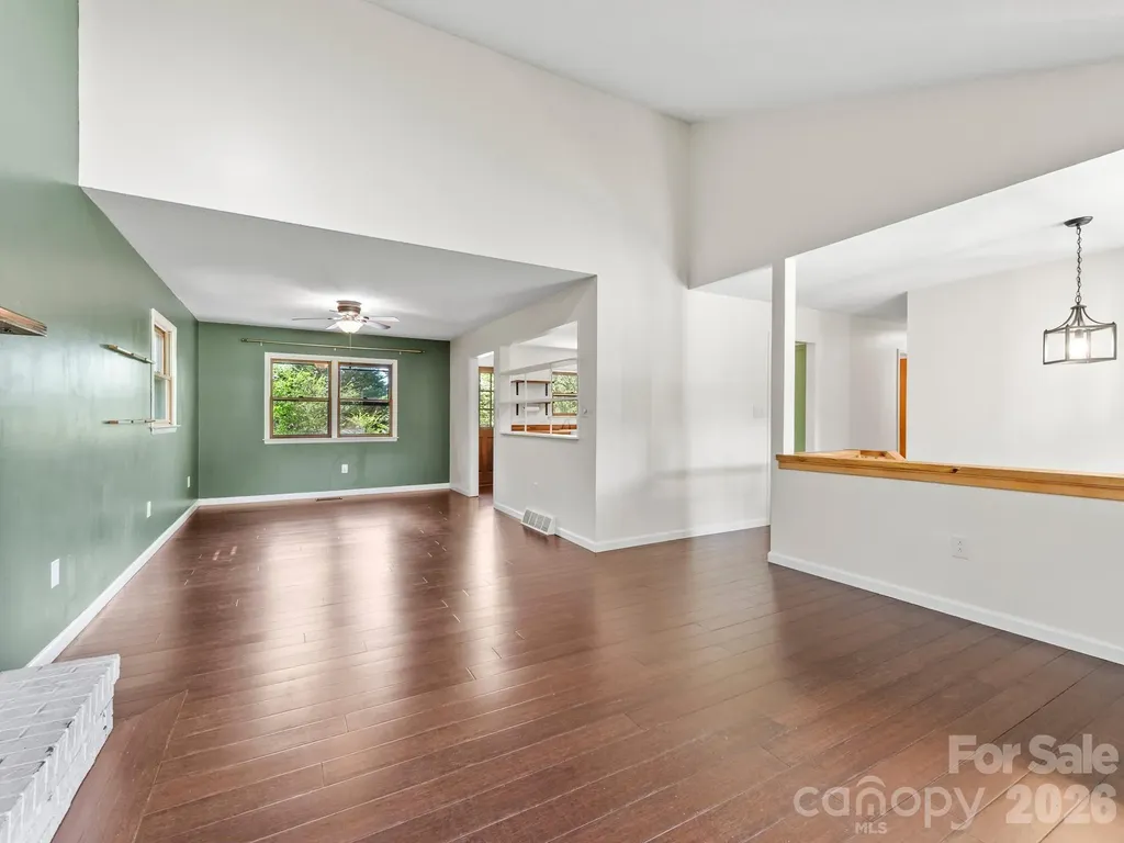 21 Dogwood Grove Asheville NC 28805