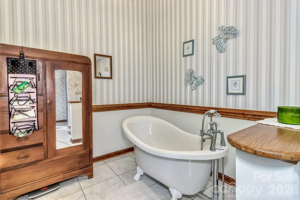 218 Brown Road Hendersonville NC 28791