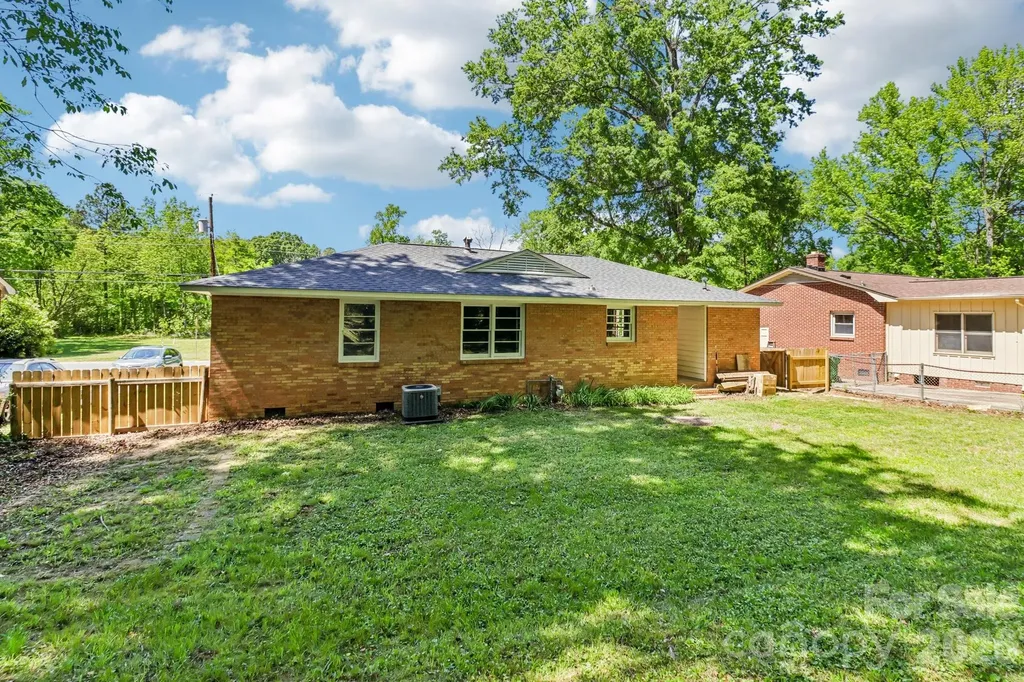 5320 Dolphin Lane Charlotte NC 28215