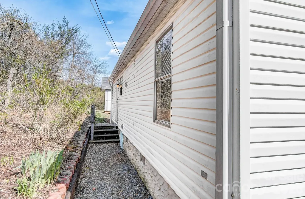 10 Lands End Drive Candler NC 28715