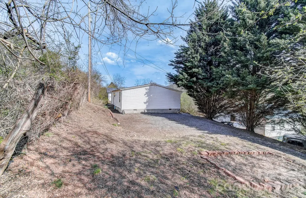 10 Lands End Drive Candler NC 28715