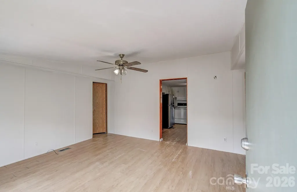 10 Lands End Drive Candler NC 28715