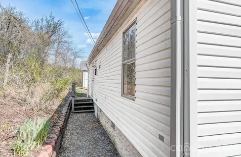 10 Lands End Drive Candler NC 28715
