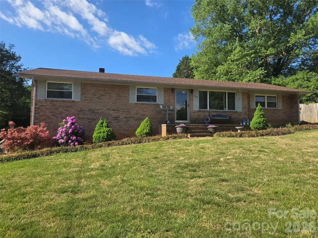 2824 25th Avenue NE Hickory NC 28601
