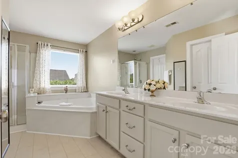 10122 Whiteburn Court Charlotte NC 28278