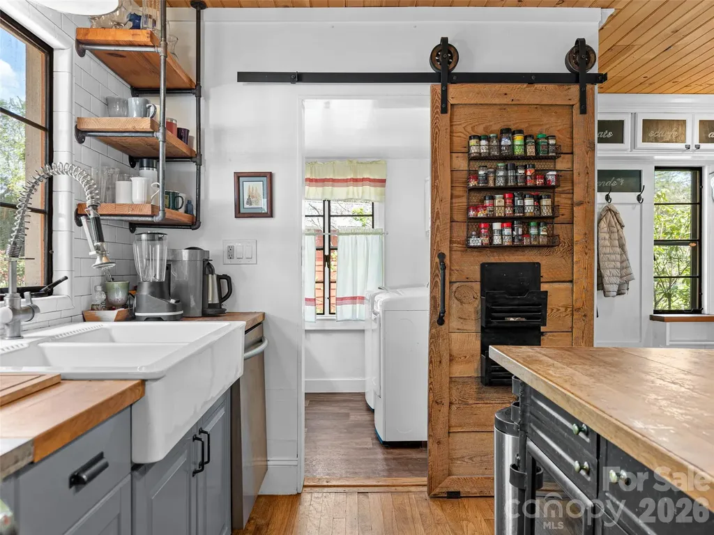 686 New Haw Creek Road Asheville NC 28805