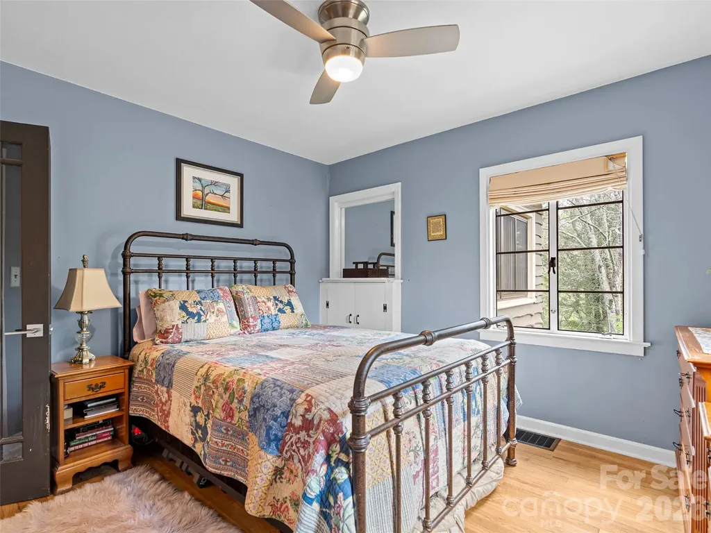 686 New Haw Creek Road Asheville NC 28805