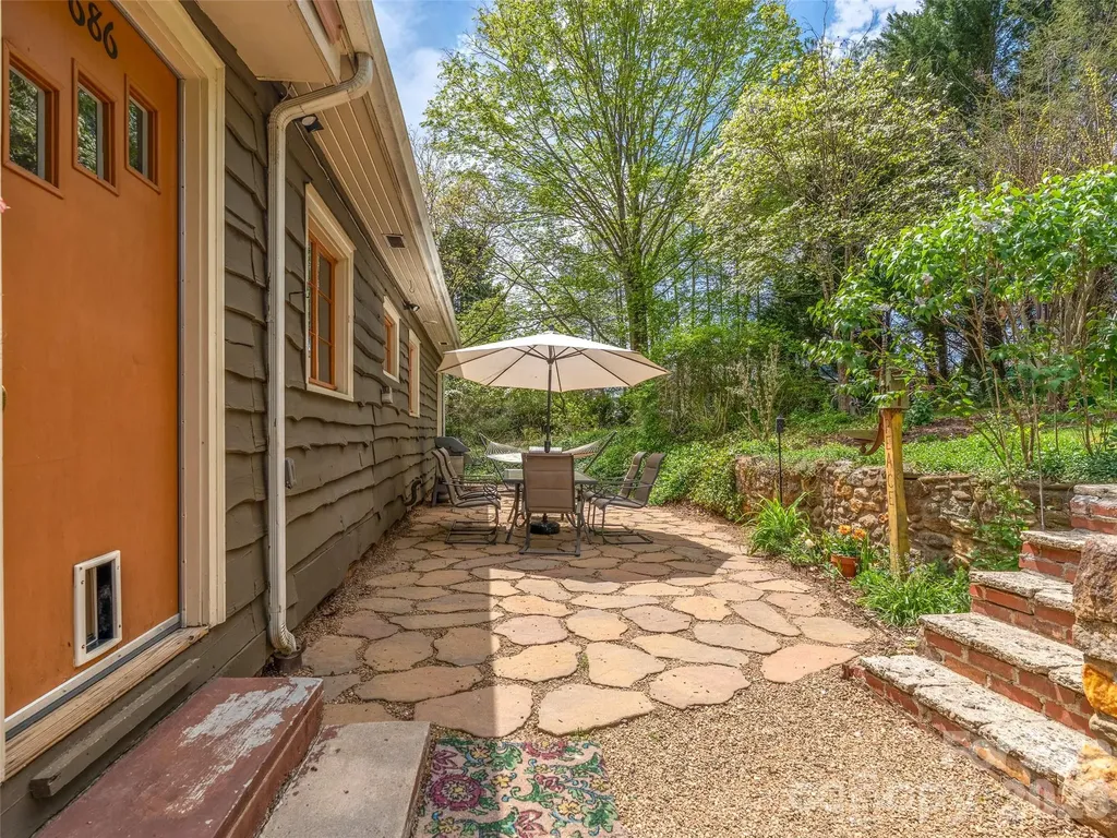 686 New Haw Creek Road Asheville NC 28805
