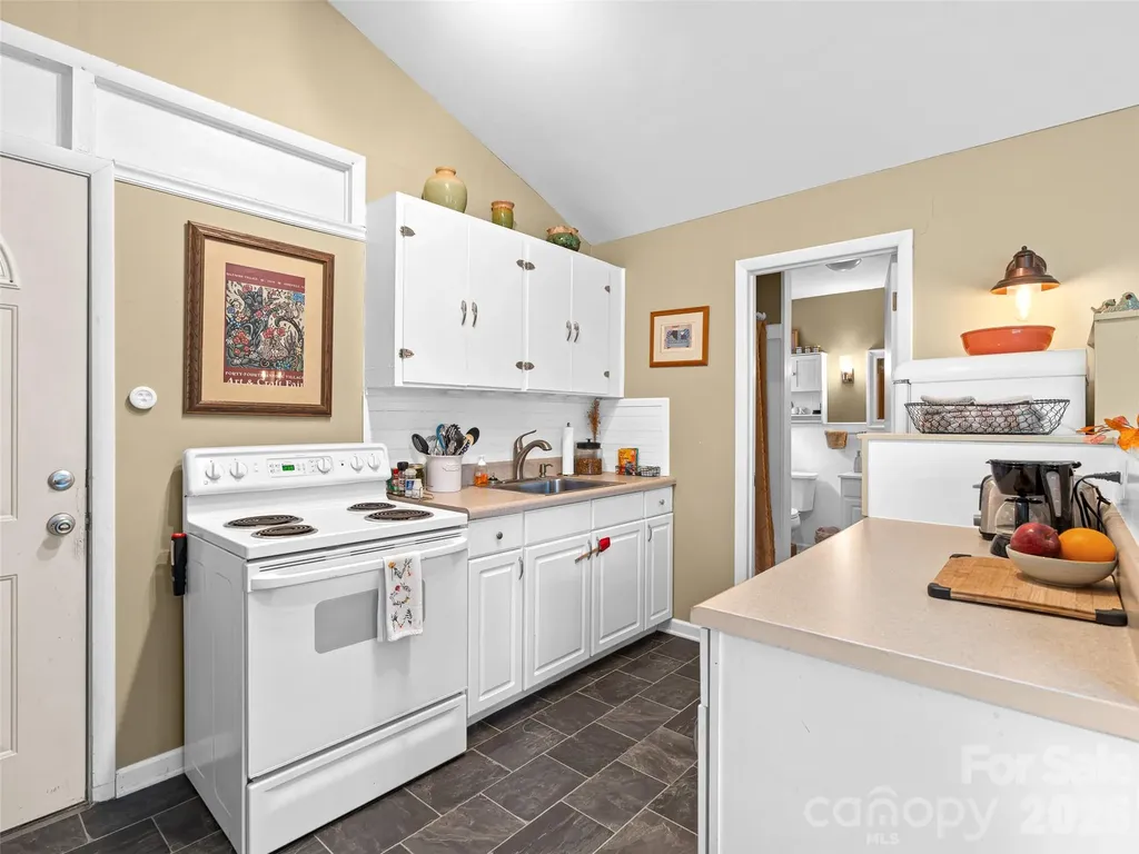 686 New Haw Creek Road Asheville NC 28805