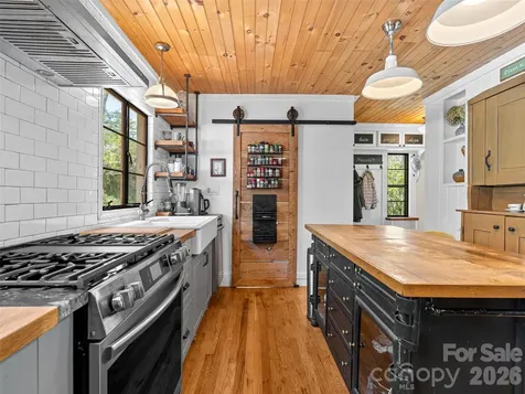 686 New Haw Creek Road Asheville NC 28805