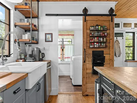 686 New Haw Creek Road Asheville NC 28805