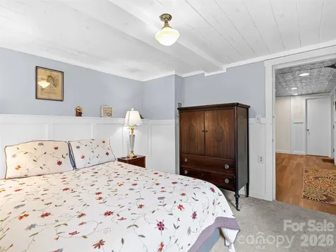 686 New Haw Creek Road Asheville NC 28805