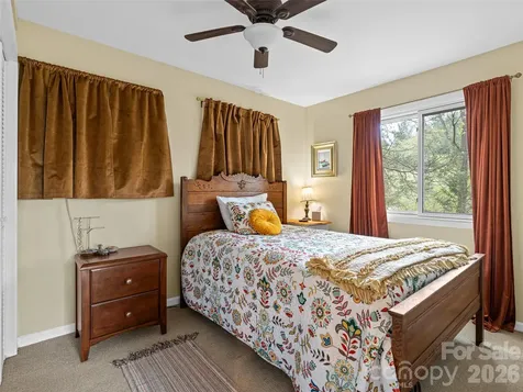 686 New Haw Creek Road Asheville NC 28805