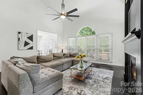 6213 Knightsgate Court Charlotte NC 28269