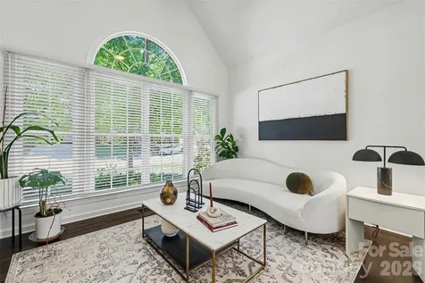 6213 Knightsgate Court Charlotte NC 28269