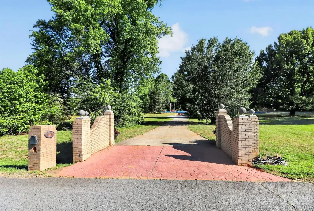 8109 Reames Road Charlotte NC 28216