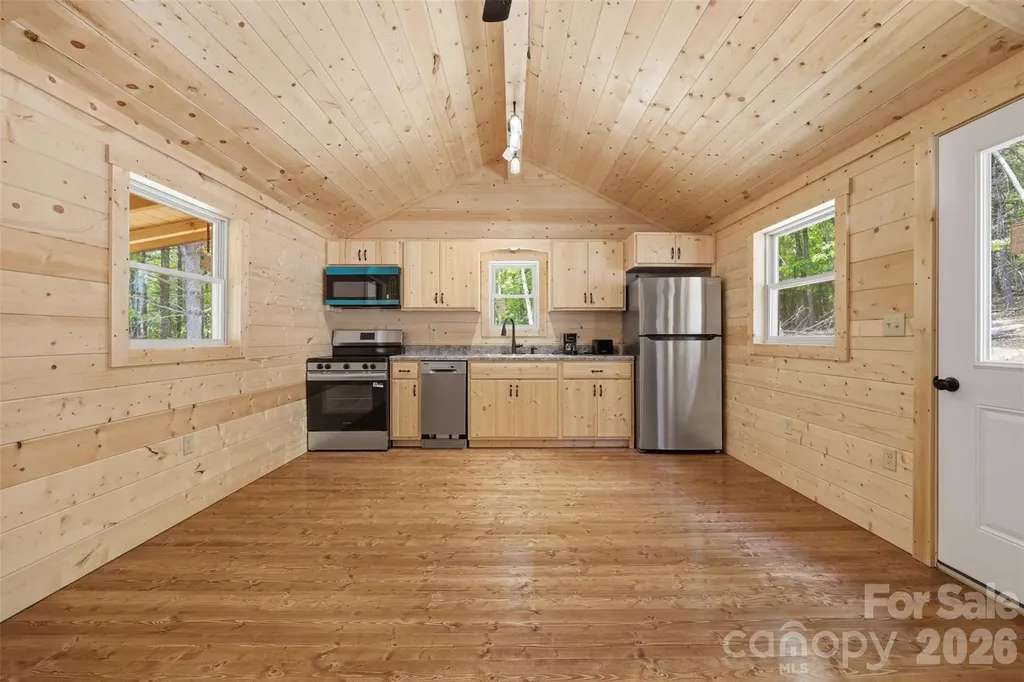 387 Tree Top Circle Fleetwood NC 28626