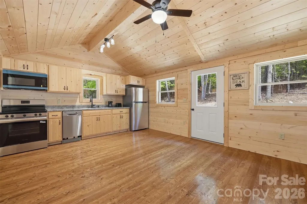 387 Tree Top Circle Fleetwood NC 28626