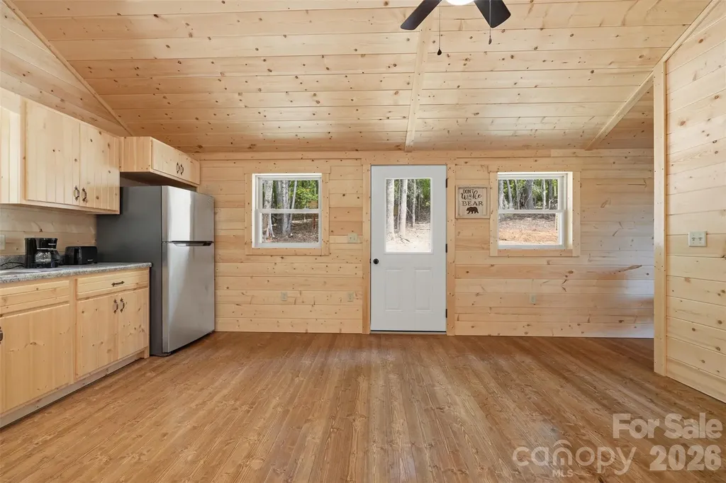387 Tree Top Circle Fleetwood NC 28626