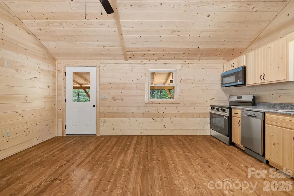 387 Tree Top Circle Fleetwood NC 28626