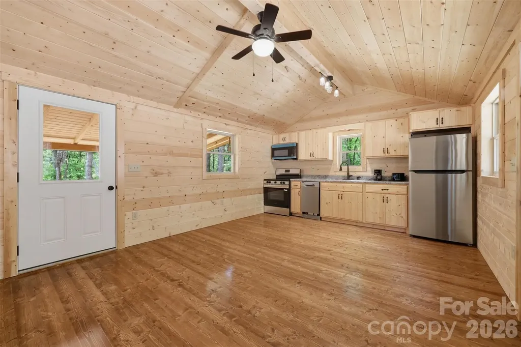 387 Tree Top Circle Fleetwood NC 28626