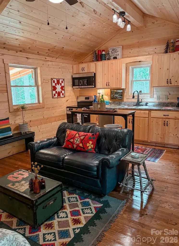 387 Tree Top Circle Fleetwood NC 28626