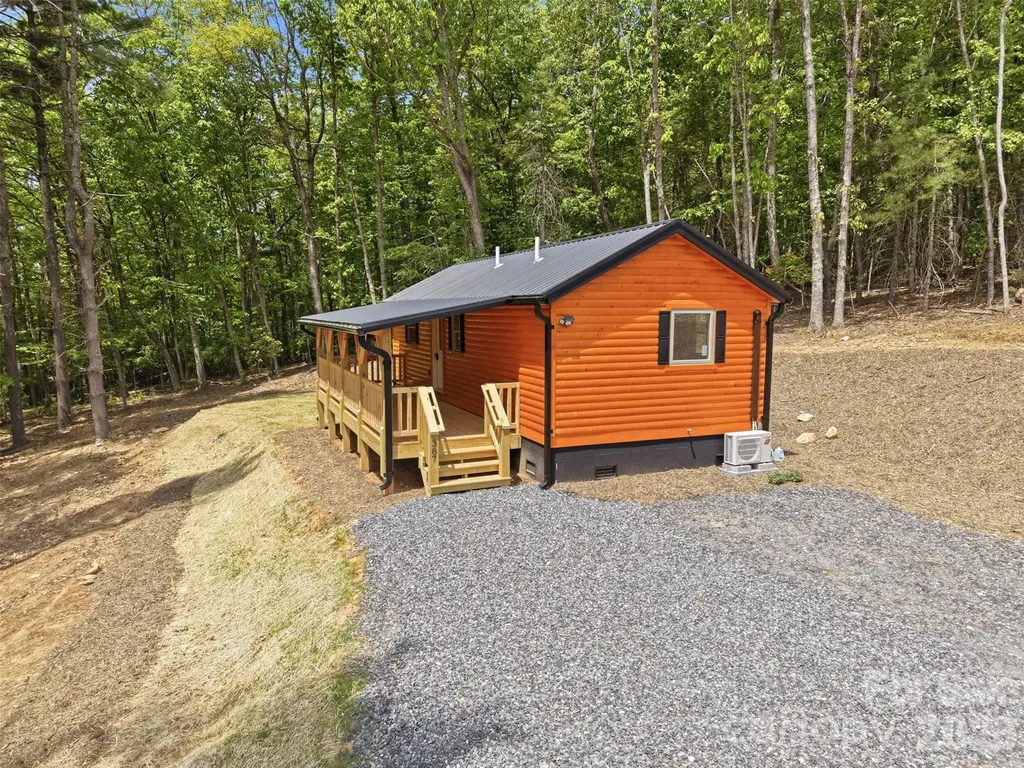 387 Tree Top Circle Fleetwood NC 28626