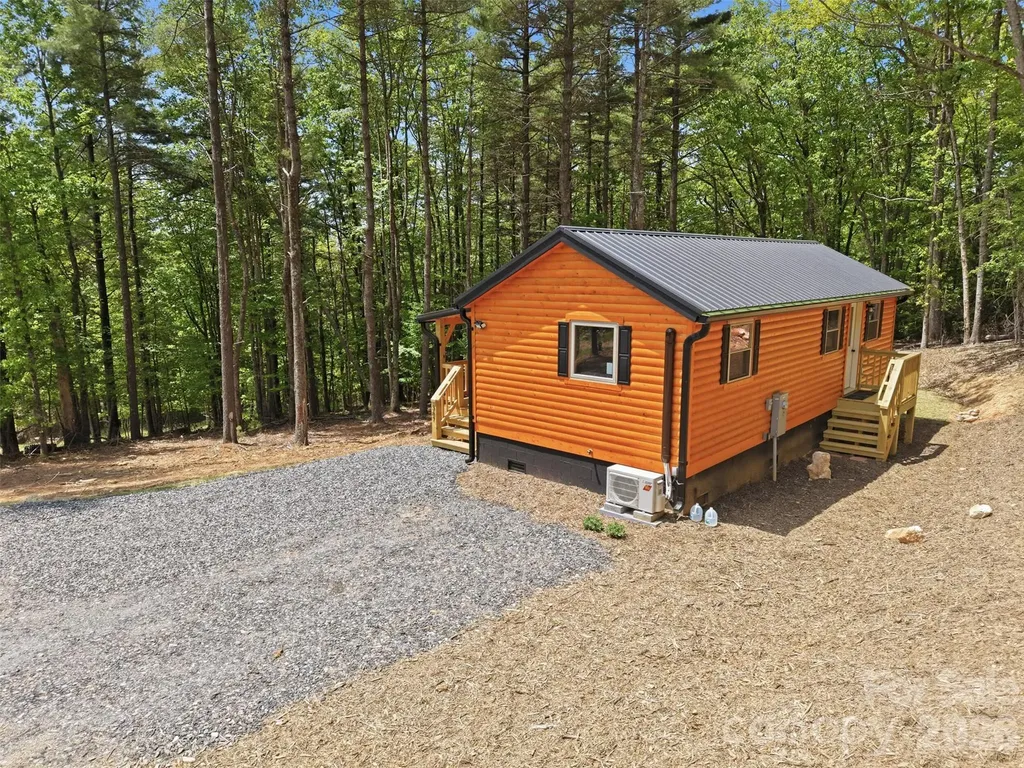 387 Tree Top Circle Fleetwood NC 28626