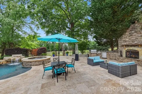 10615 Lederer Avenue Charlotte NC 28277