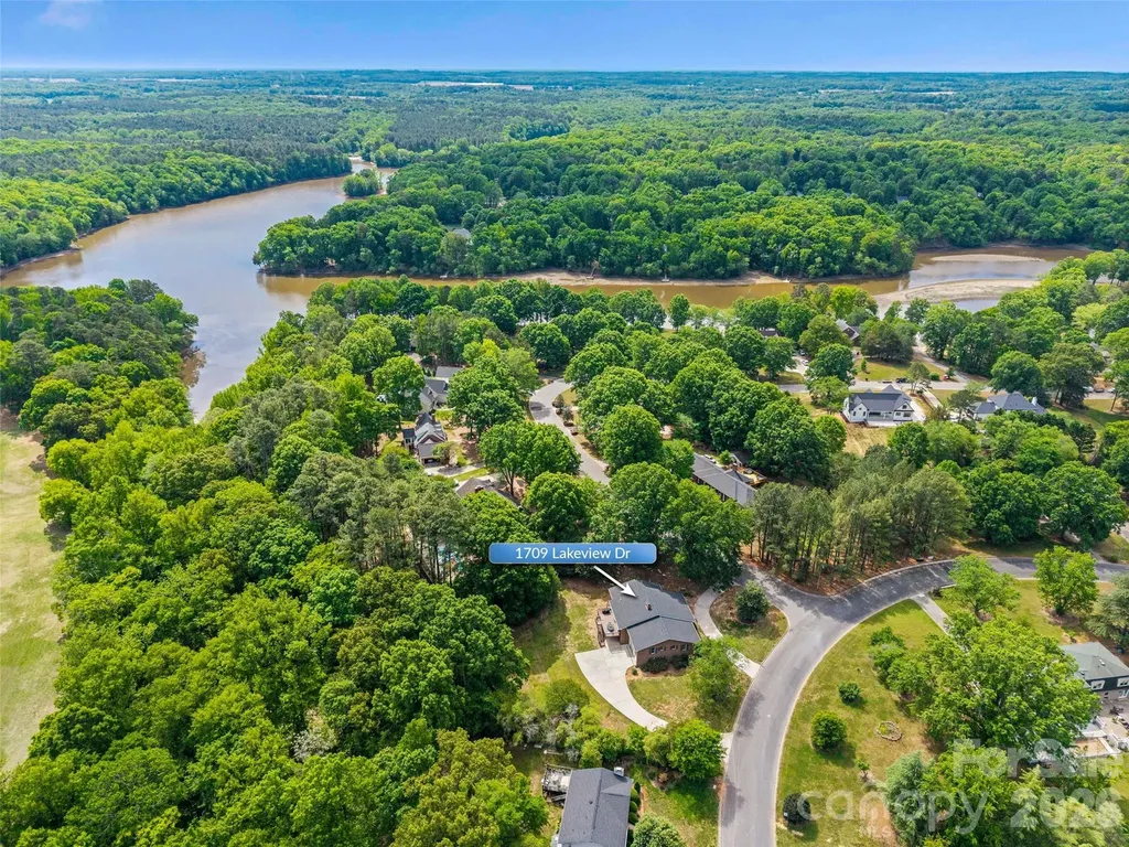 1709 Lakeview Drive Monroe NC 28112