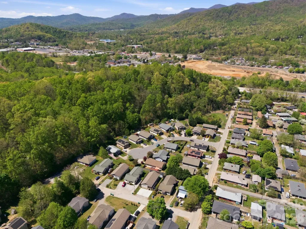 9 Half Moon Drive Swannanoa NC 28778