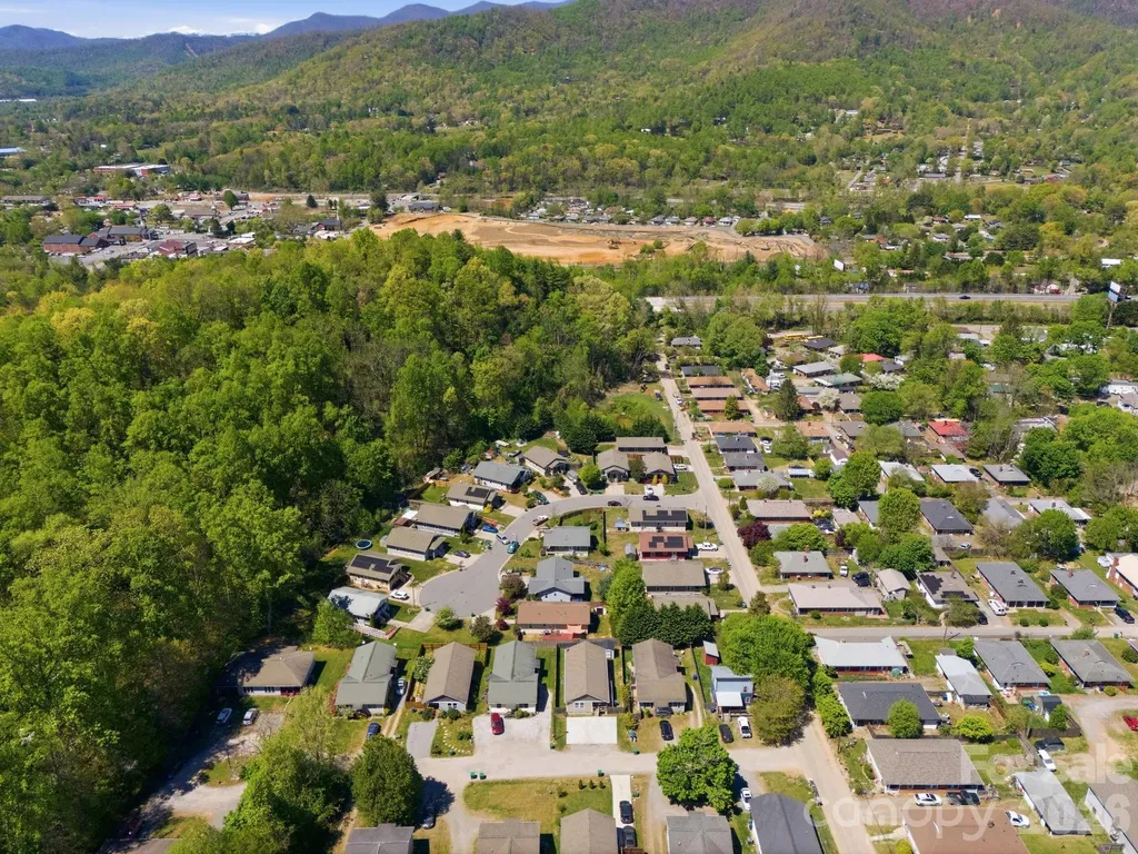 9 Half Moon Drive Swannanoa NC 28778