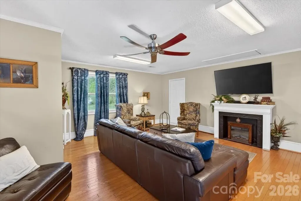 7142 Little Mountain Road Sherrills Ford NC 28673