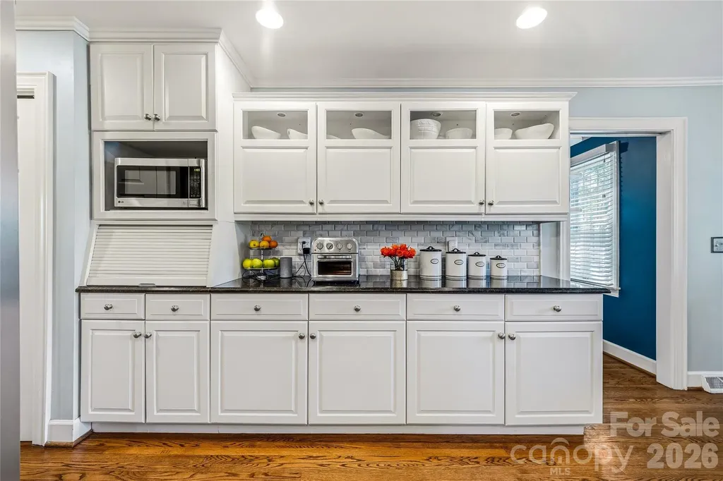 1218 Everette Place Hendersonville NC 28791