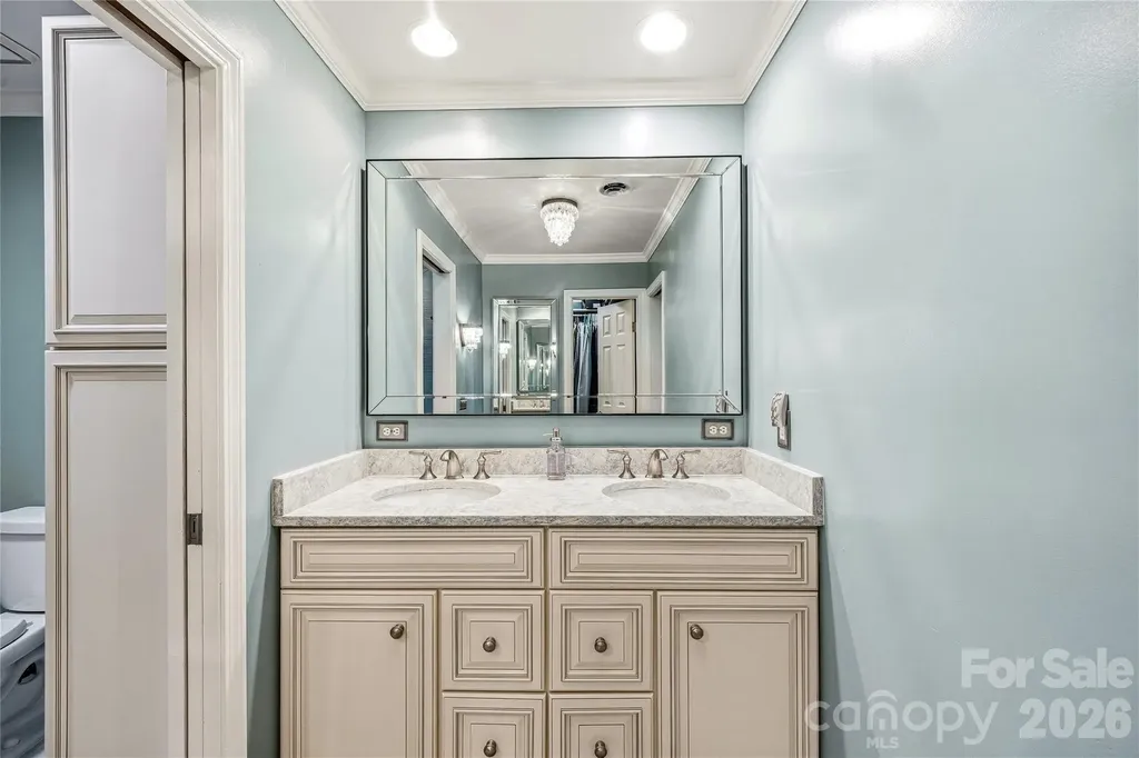1218 Everette Place Hendersonville NC 28791