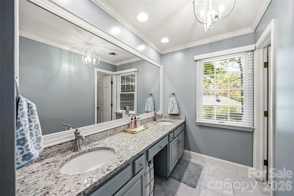 1218 Everette Place Hendersonville NC 28791