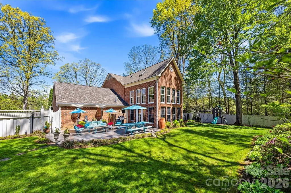 1218 Everette Place Hendersonville NC 28791