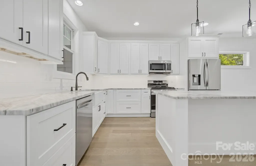 615 W Allen Street Hendersonville NC 28739
