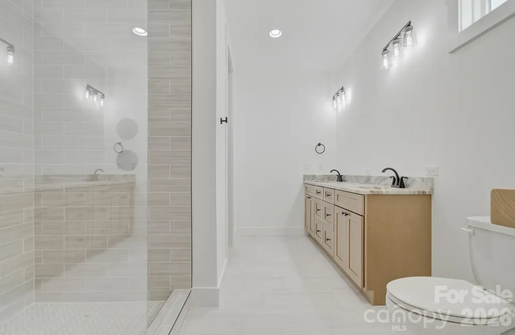 615 W Allen Street Hendersonville NC 28739