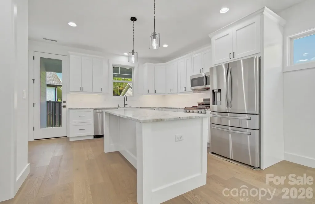 615 W Allen Street Hendersonville NC 28739