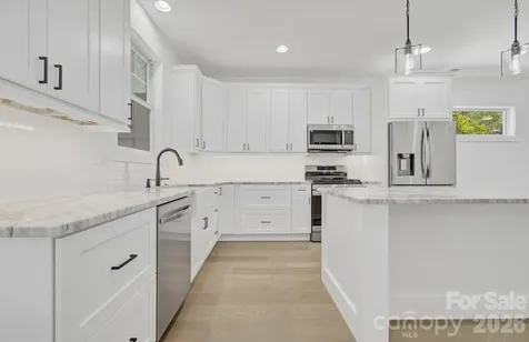 615 W Allen Street Hendersonville NC 28739
