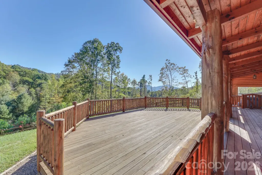2811 Poplar Creek Road Green Mountain NC 28740