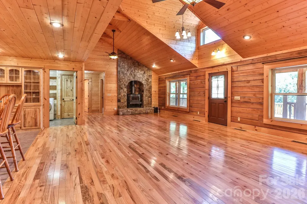 2811 Poplar Creek Road Green Mountain NC 28740