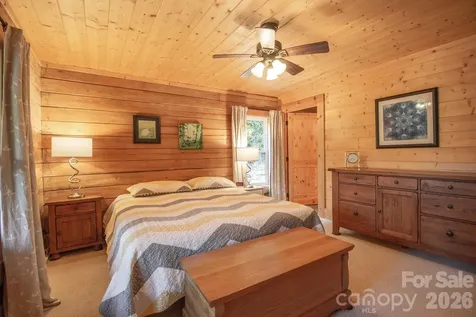 2811 Poplar Creek Road Green Mountain NC 28740