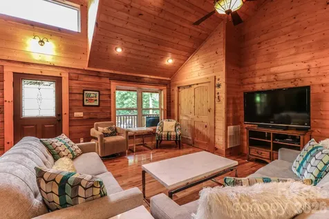 2811 Poplar Creek Road Green Mountain NC 28740